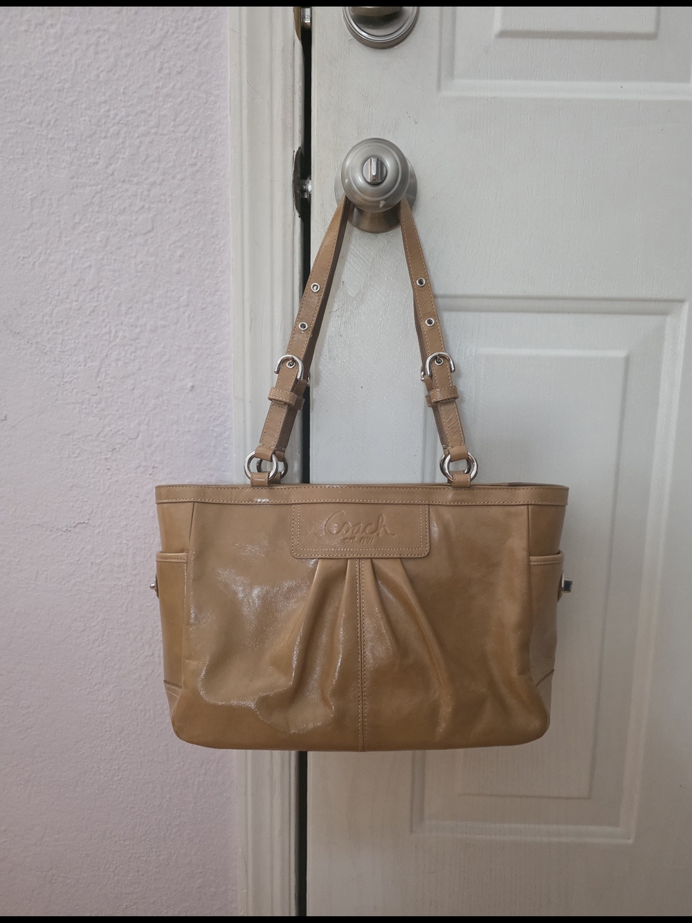 Coach Caramel Leather Tote Bag with Adjustable Straps